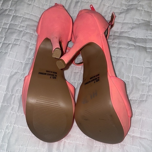 Like NEW Ladies shoes Qupid Platform Heels light pink peach color Size 7 buckle - Picture 5 of 9